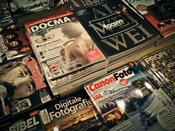 magazine-brand-658052-pxhere.com.jpg